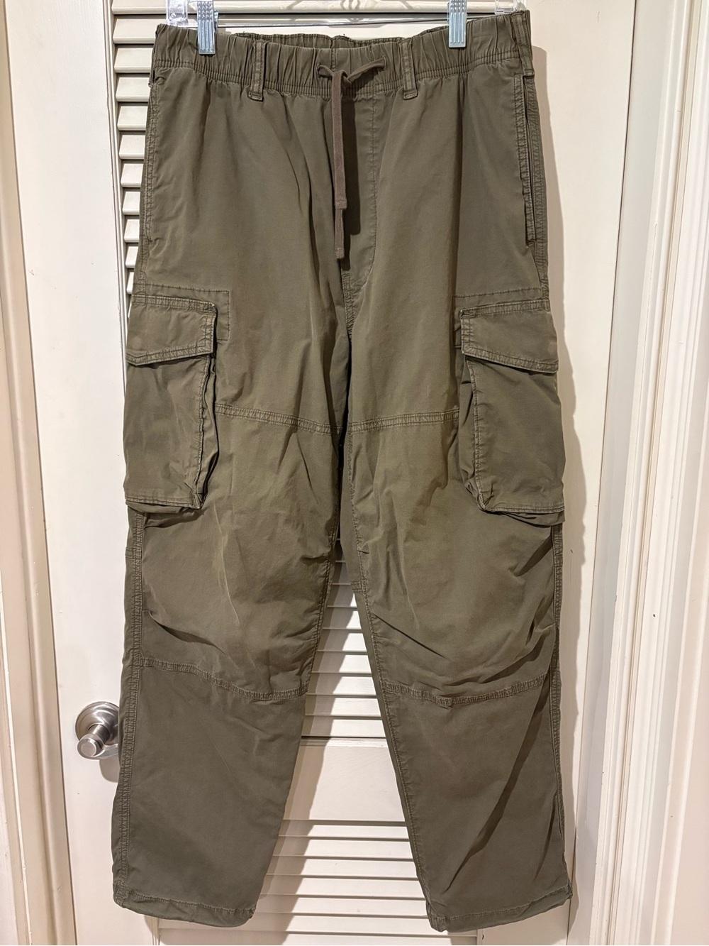 American Eagle Men's Olive Cargo Pants with Drawstring Waist
